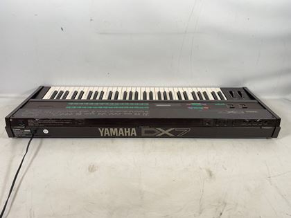 Yamaha-DX7 Mk I w/ original hard case, N/W